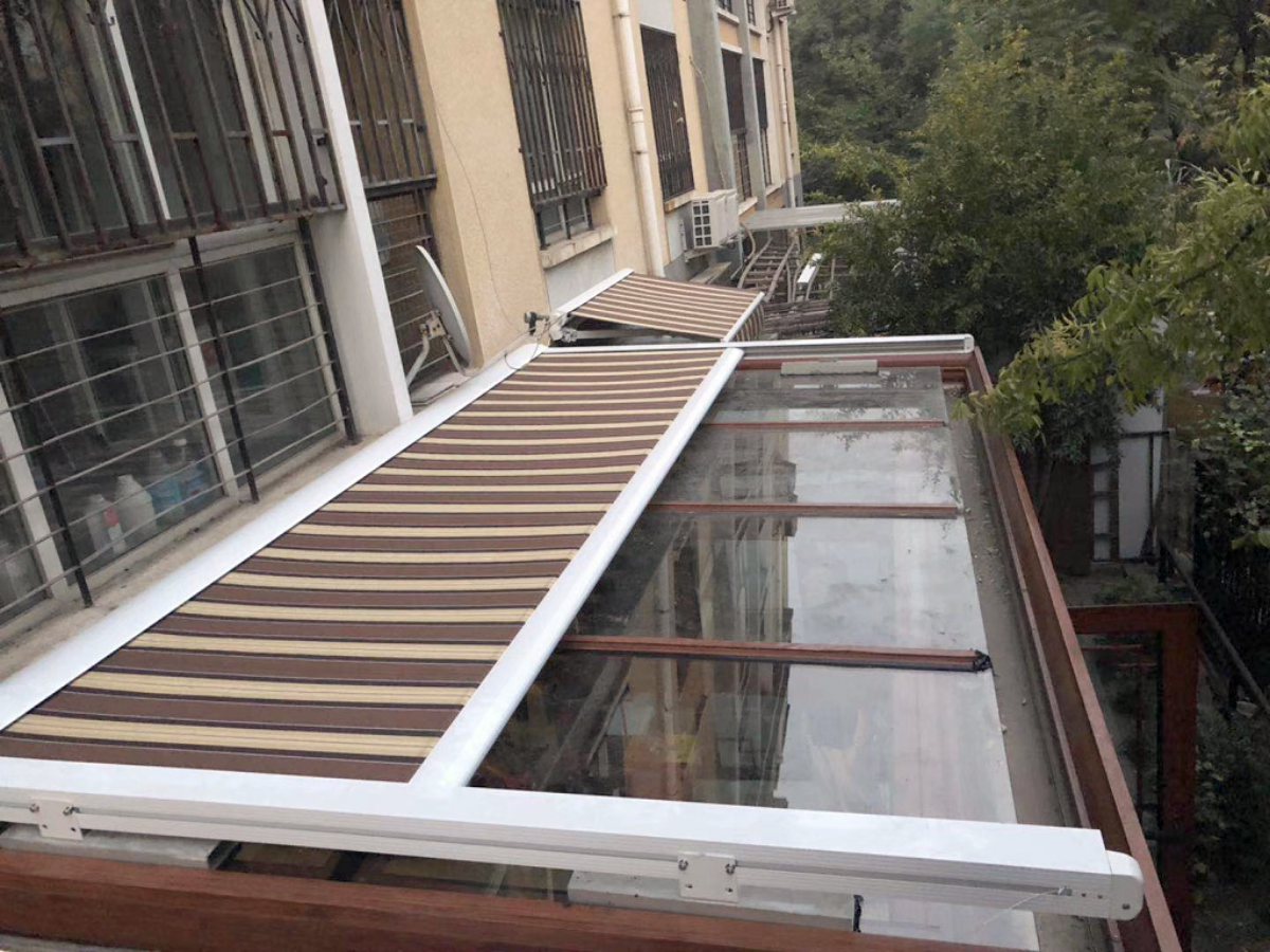 阳光房网红--牌阳光房电动天幕遮阳蓬(图1)